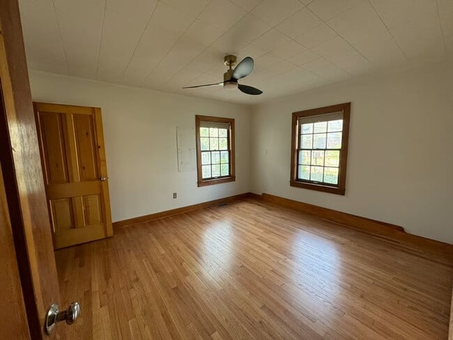 Photo - Cute 3 Bedroom 1 Bathroom 1 Car Garage home!!
