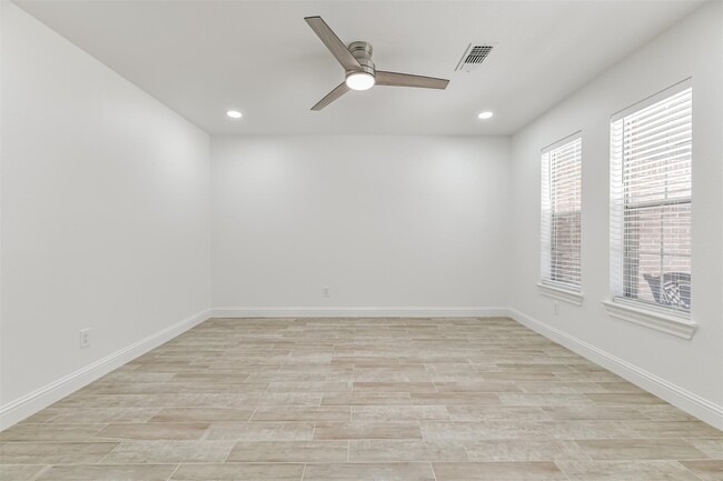 Photo - 408 Christina Ln