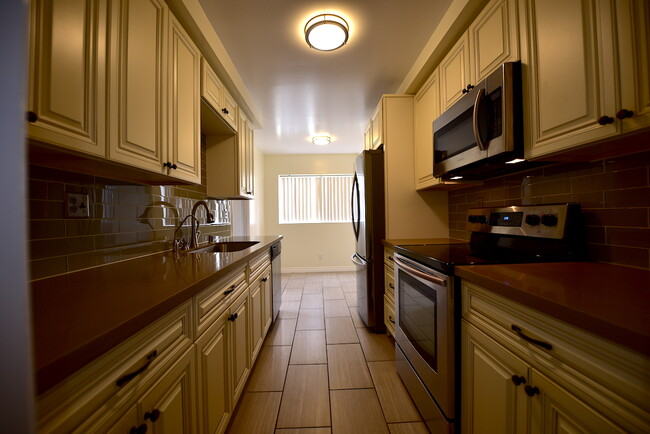Photo - 1339 N Columbus Ave Condo