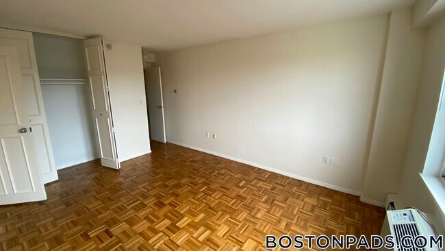 175 Freeman St Unit 913