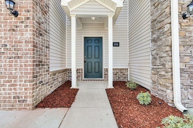 Photo - 850 Canyon Oak Loop