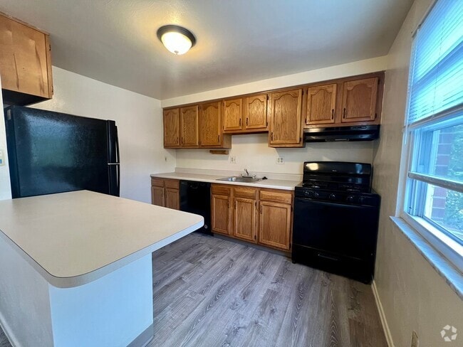 Building Photo - Magnificent 3 Bedroom Townhome with Garage...