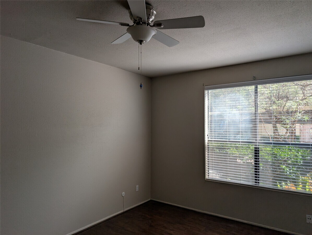 Photo - 1881 Bering Dr