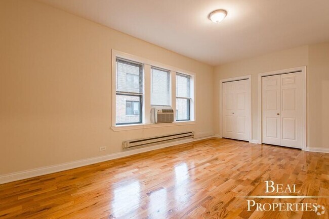 Building Photo - 1 bedroom in CHICAGO IL 60613 Unit W2 Rental