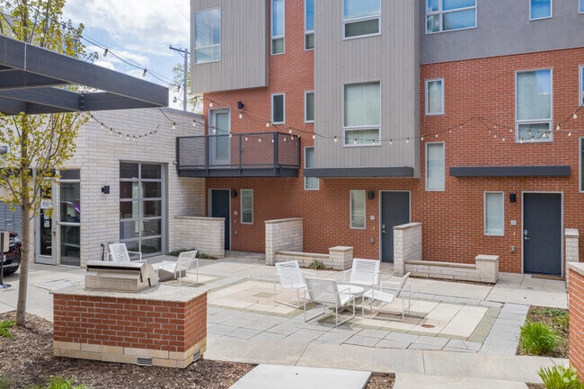 Resident Patio Courtyard View - Hazel 8 Rental