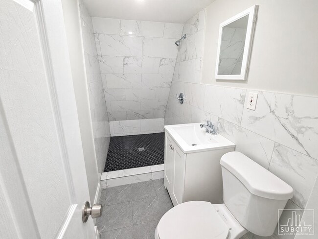 Photo - 192 Seymour Ave Unit 3