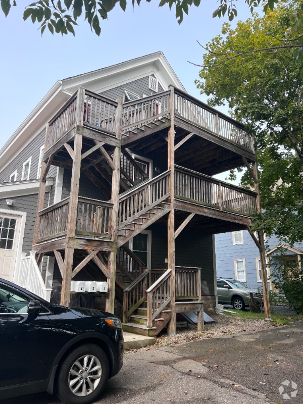 Building Photo - 129 Rumford Ave Unit 3 Rental