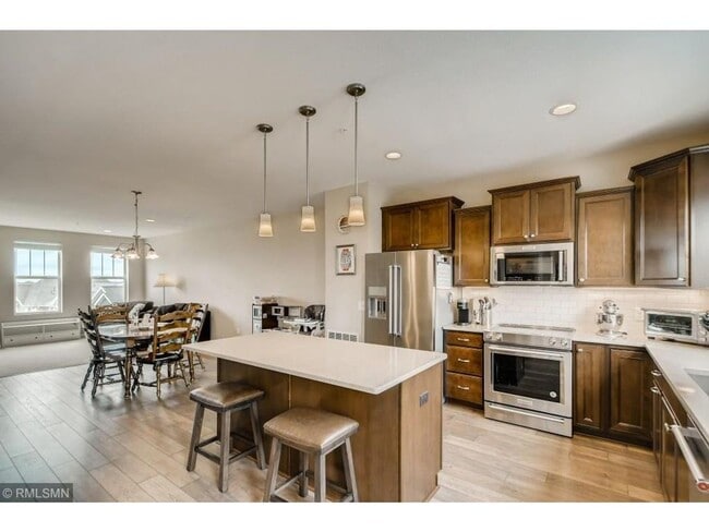 Building Photo - Spacious Modern Townhome in Prime Apple Valley Location | 4 Bed 4 Bath for $2,999!