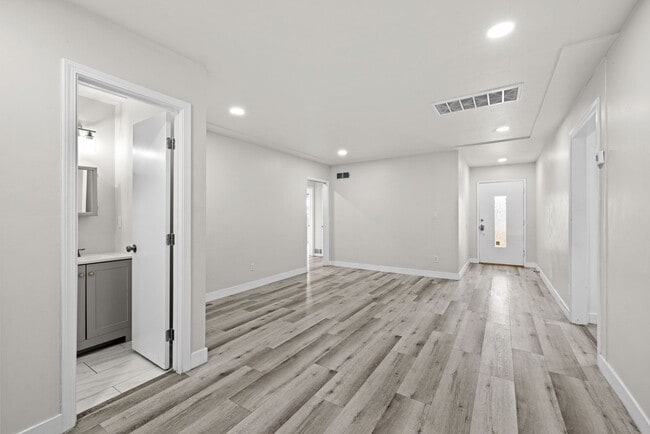 5528 Dorothy Dr