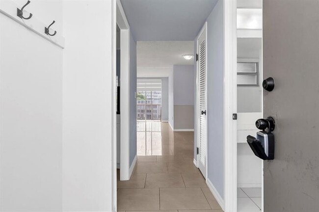 Photo - 1690 NE 191st St Unidad 405-1