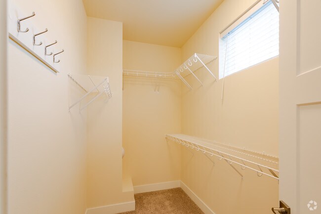 2BR, 2BA - Lower Corner