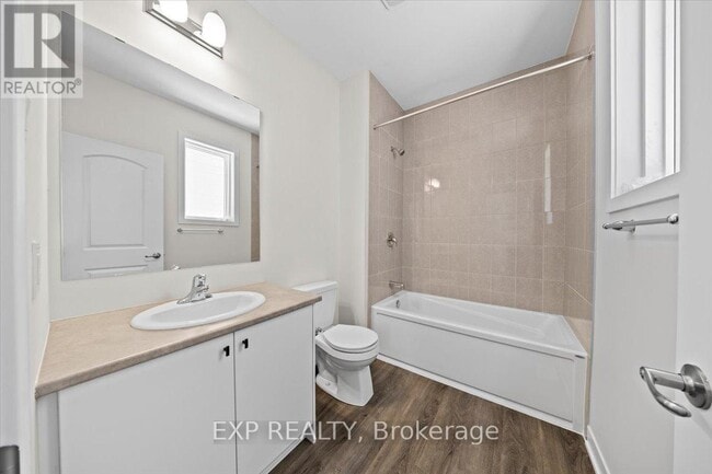 Photo - 822 Demulcent Ln