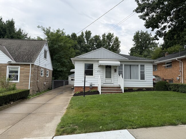 4711 Longwood Ave