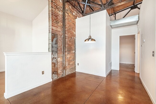 Photo - 3033 Blake St