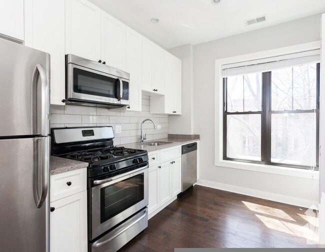 Photo - 1602 W Belle Plaine Ave Unit 2