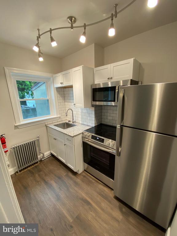 Building Photo - 63 King St Rental