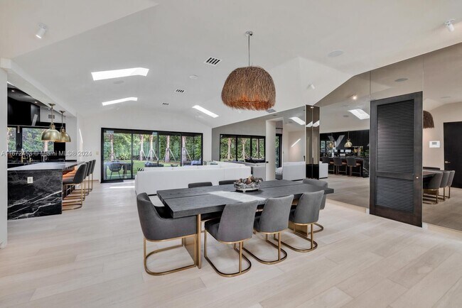 Photo - 967 NE 78th St