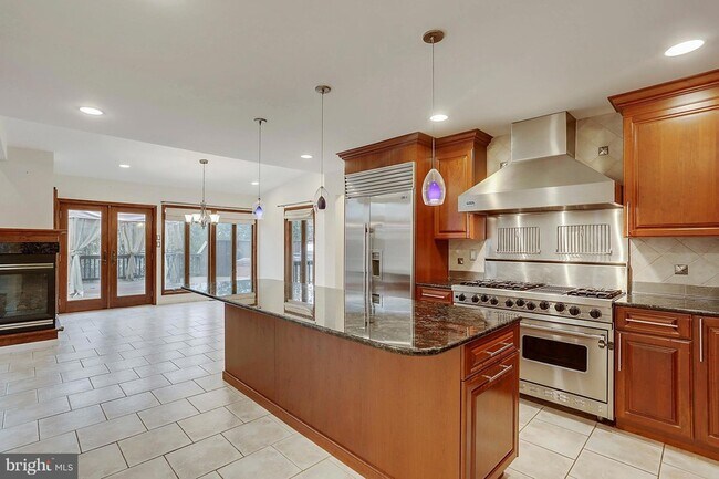 Photo - 9801 Clydesdale St