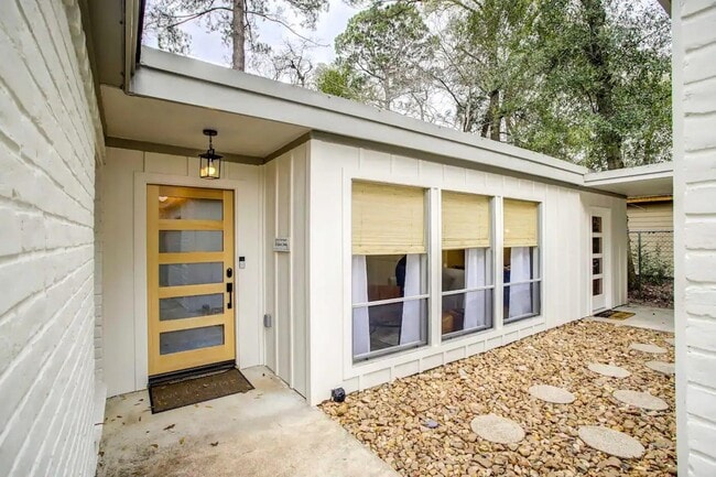 Building Photo - 260 Point Clear Dr Rental