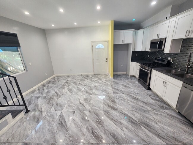 Photo - 6827 Murietta Ave