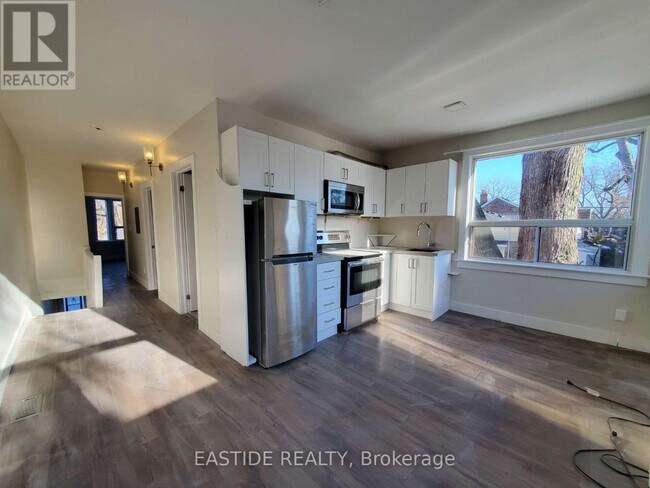 Photo - 212 Monarch Park Ave