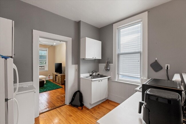 1421 W Fletcher St Unit 2F