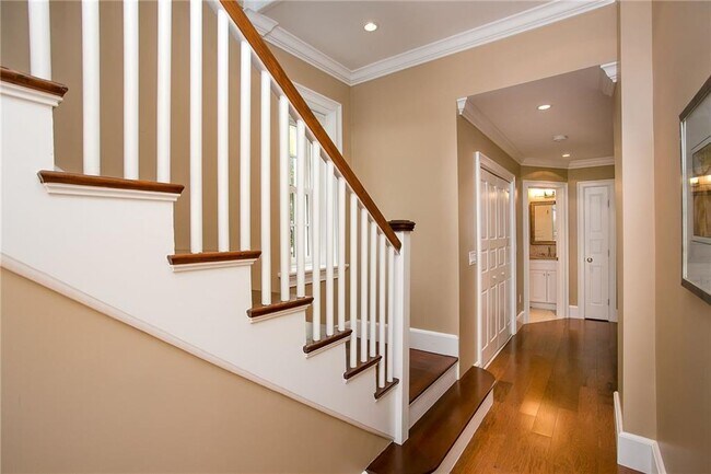 Photo - 241 Ruggles Ave Unit B