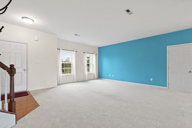 Photo - 338 Camerton Ln