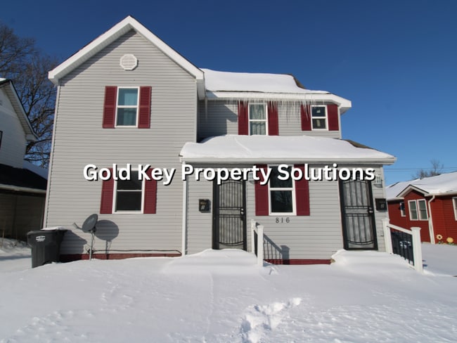 Building Photo - 816 W 11th St Unit 816 W 11th St Apt #1