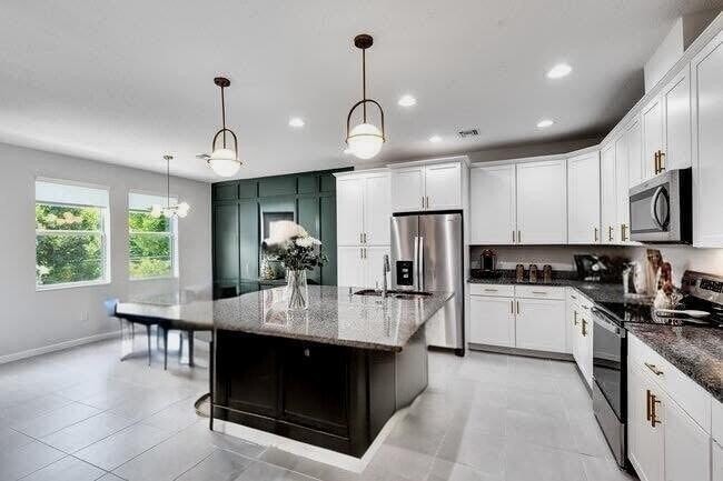 Building Photo - 16330 Oakview Dr Rental