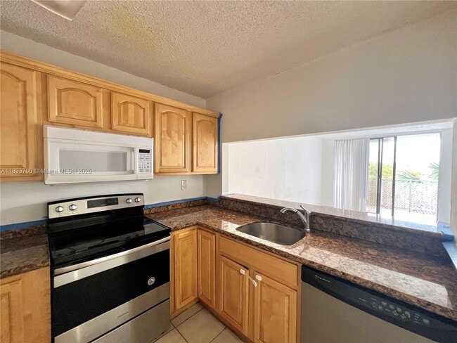 Photo - 8185 NW 7th St Unidad 421