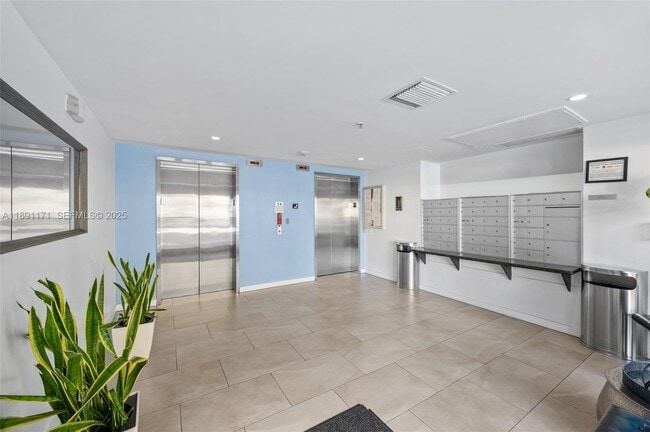 Photo - 2740 SW 28th Terrace Unidad 306