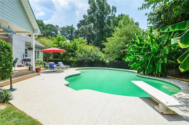 Photo - 223 Windsong Ln SW