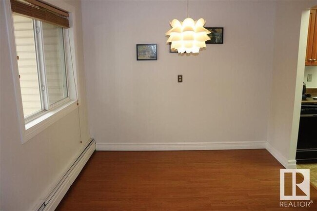 Photo - 8149-8111 111 St NW Unit 202