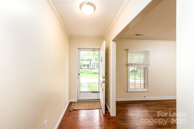 Photo - 901 Winter Wood Dr