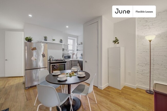 Photo - Delightful ROOM at The Woodbine House Unit 3