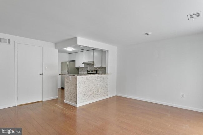 Photo - 8619 Welbeck Way