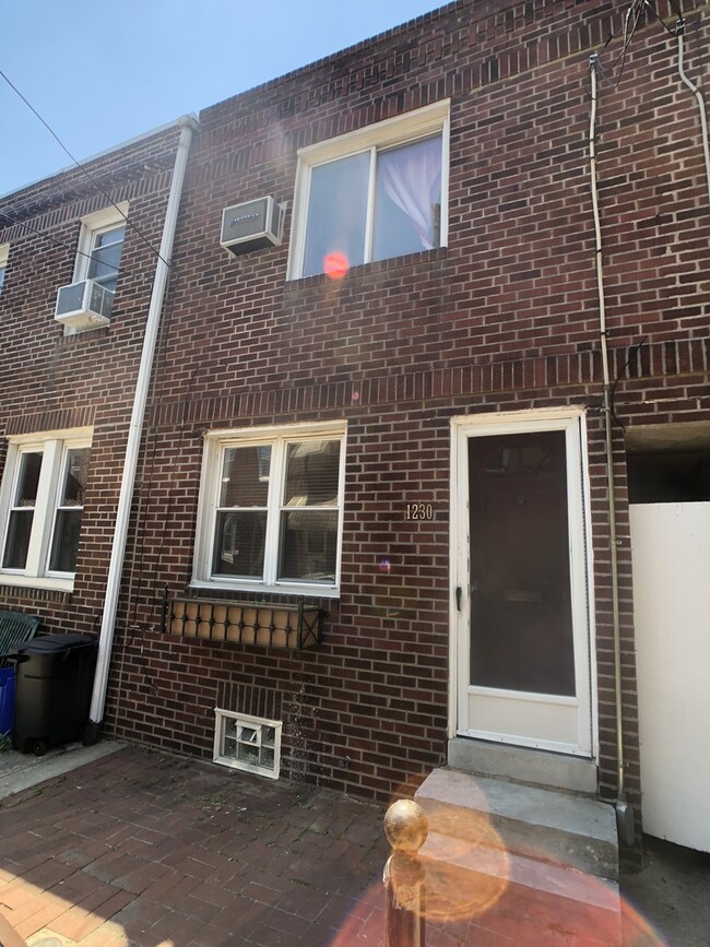 Well-maintained Passyunk Square 2 Bedroom ... - Well-maintained Passyunk Square 2 Bedroom ... House