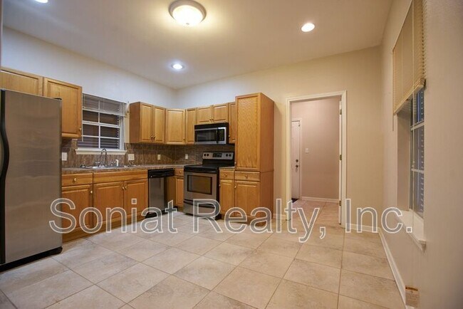 Photo - 3320 N Prieur St
