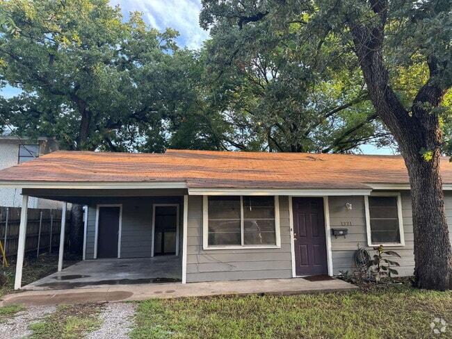 Building Photo - 2 bedroom 1 bath Budget Friendly!! Unit A Rental