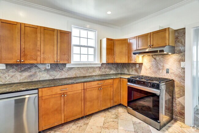Building Photo - 840 36th Ave Rental