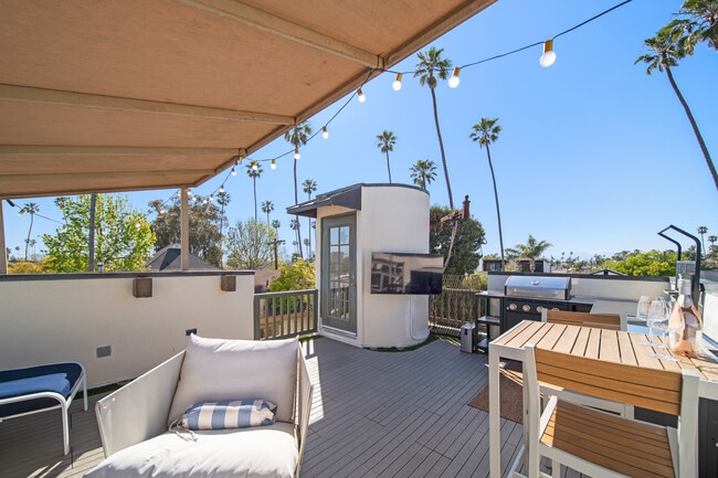 Building Photo - 906 Victoria Ave