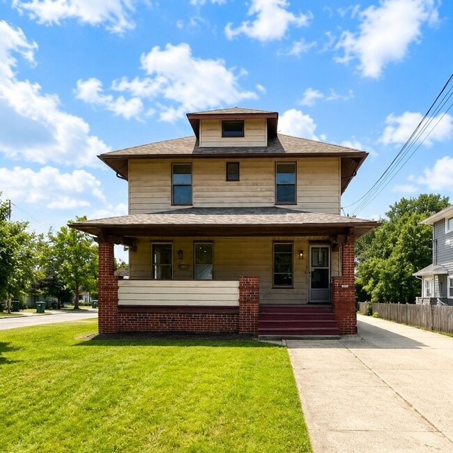 Building Photo - 1700 E 290th St Unit Upper