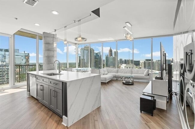 Building Photo - 1080 Peachtree St NE Unit 2110