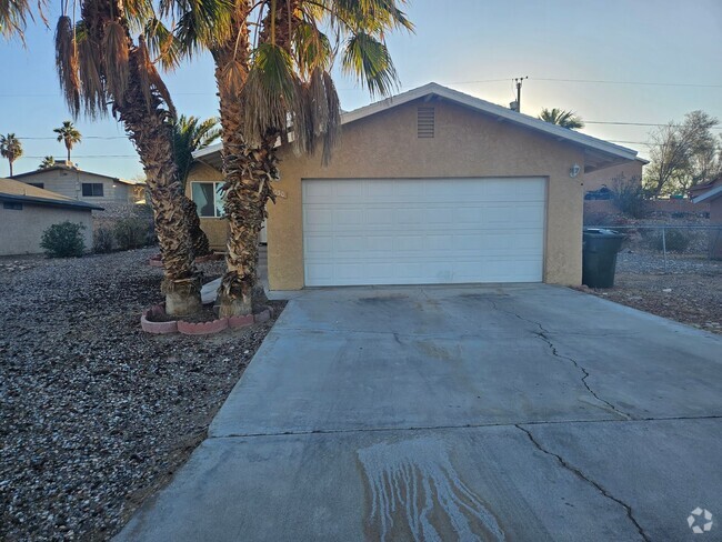 Building Photo - 3 Bedroom/ 2 bath Home in BHC with a great...