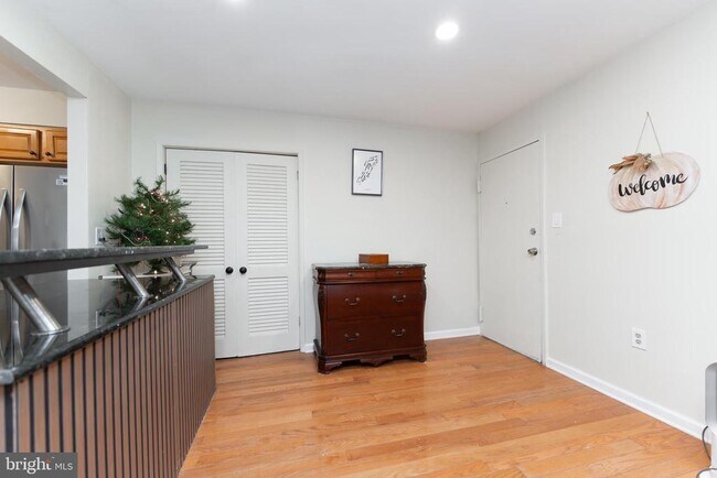 Photo - 1832 Metzerott Rd Unidad 301