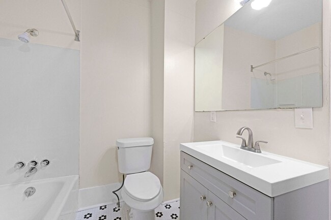 Photo - Two bedroom available for a move in right ... Unit 920 W. Jefferson Blvd Fort Wayne, IN 46802
