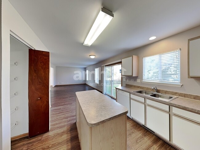 Photo - 2269 Jason Dr