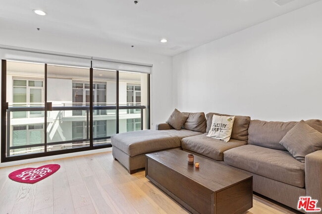 Photo - 10724 Wilshire Blvd Unit 503