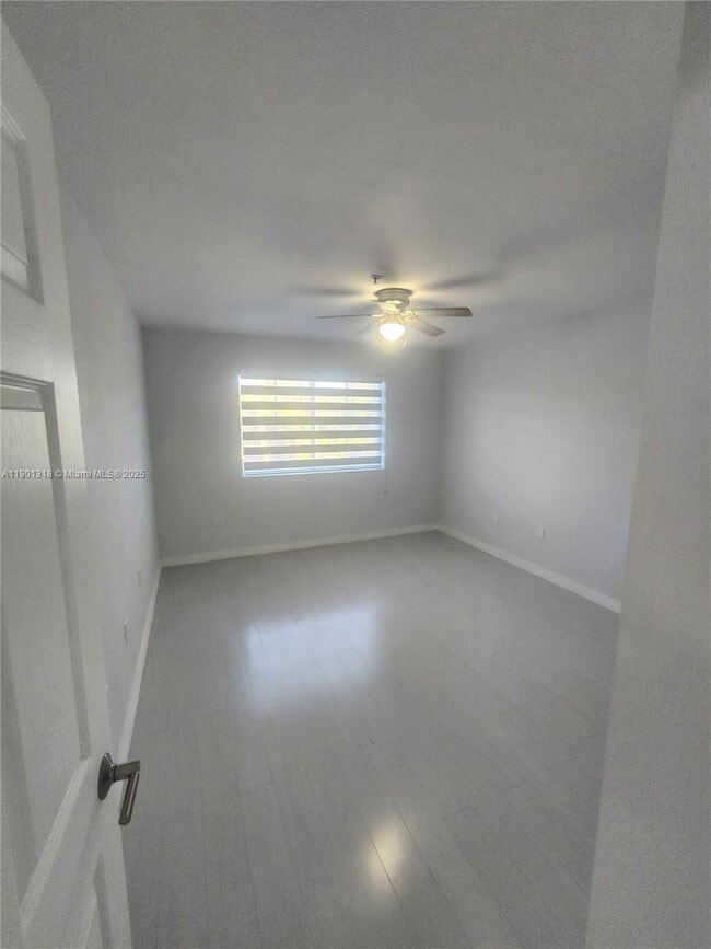 Photo - 4440 NW 107th Ave Unidad 305-7